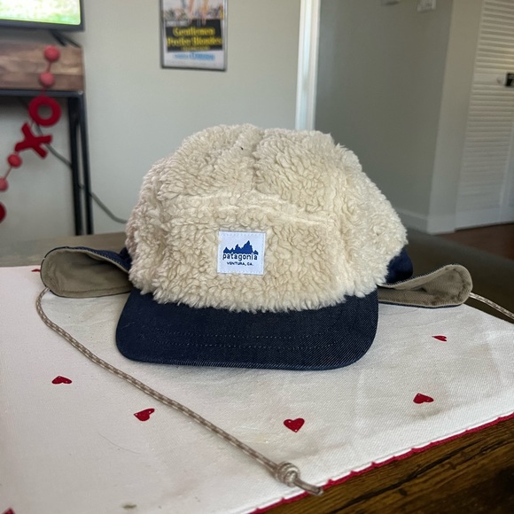 *SOLD* Patagonia Range  Polyester Earflap Logo Cap Cream / Beige - Picture 2 of 4